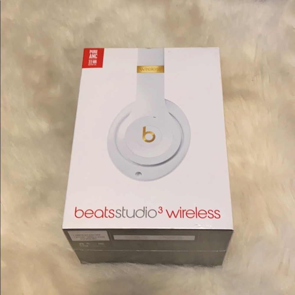 Beatsstudio^3 wireless headphones by dr. dre